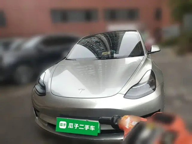 Tesla Model 3 — Фото автомобиля 2