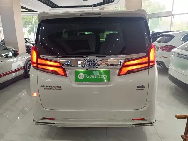 Toyota Alphard — Фото автомобиля 5