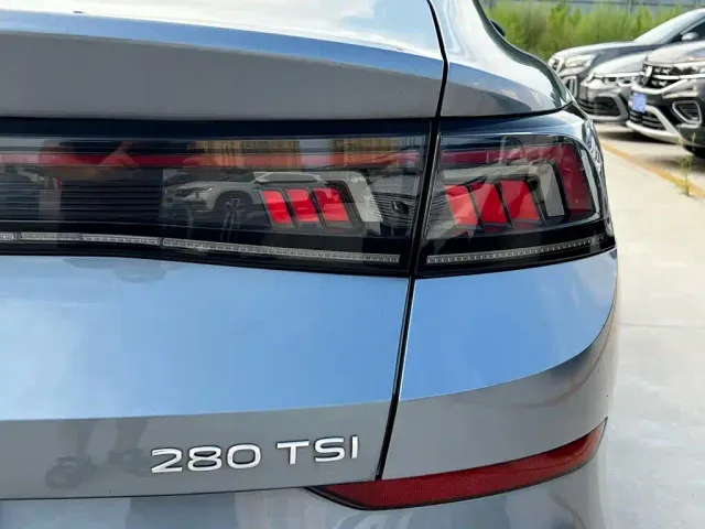 Volkswagen Lamando — Фото автомобиля 9