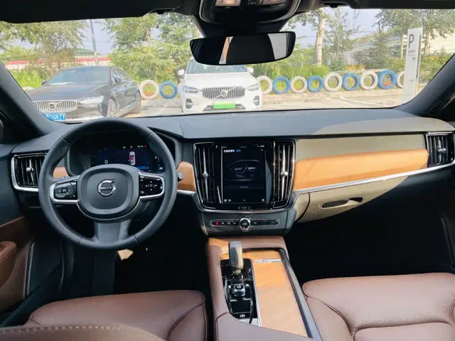 Volvo S90 — Фото автомобиля 15