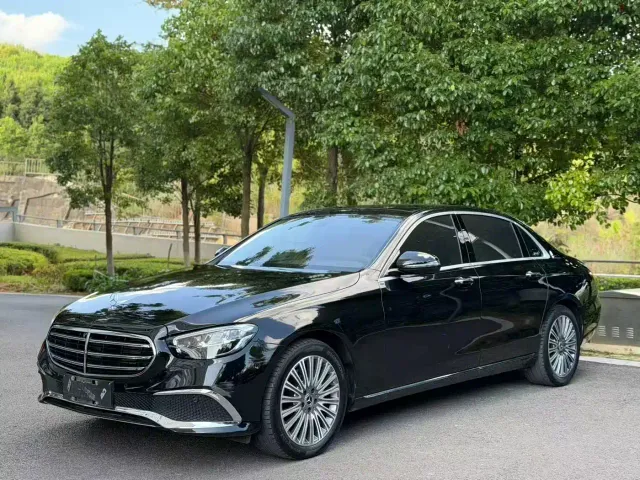 Фотография автомобиля — Mercedes-Benz E-Class