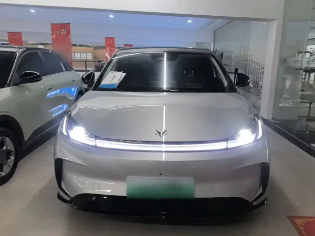 ARCFOX Arcfox T1 2025 Base Model — Фото автомобиля 2