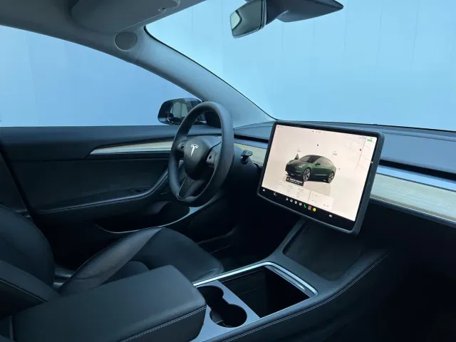 Tesla Model 3 — Фото автомобиля 7