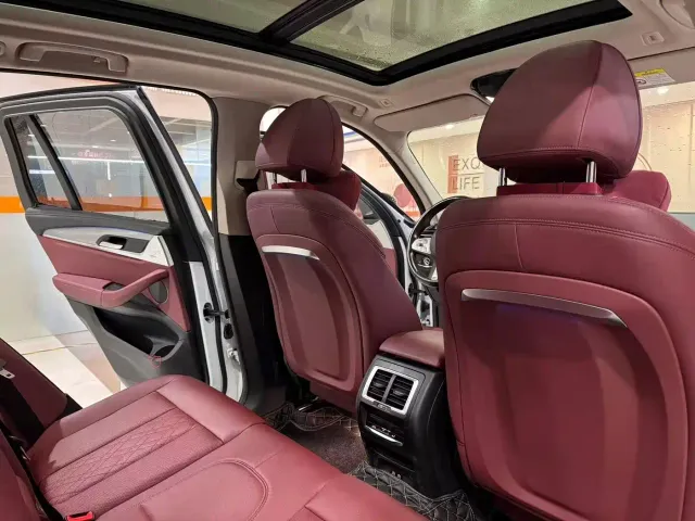 BMW iX3 — Фото автомобиля 5