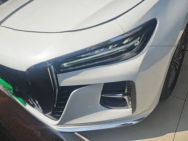 Hongqi H5 — Фото автомобиля 23