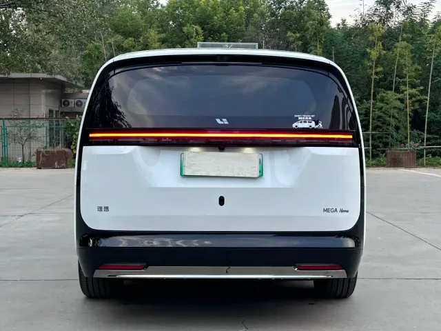 Li Auto MEGA — Фото автомобиля 5