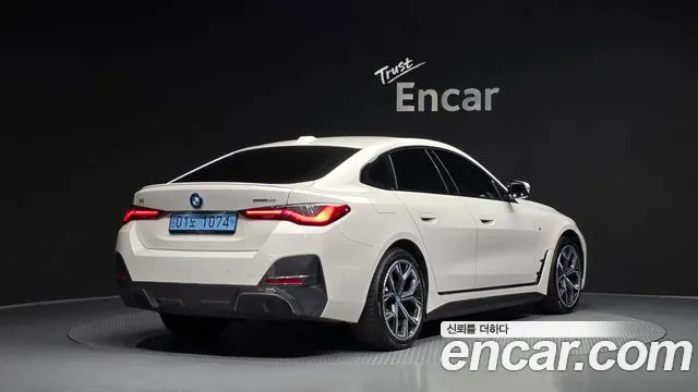 BMW i4 — Фото автомобиля 2
