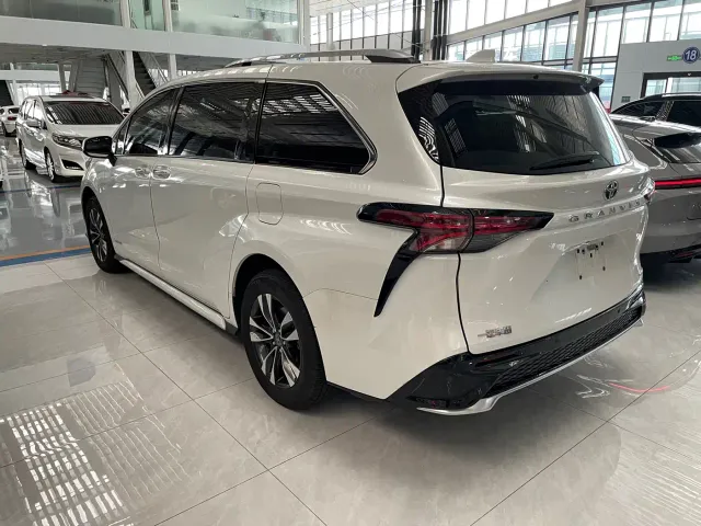 Toyota Granvia — Фото автомобиля 12