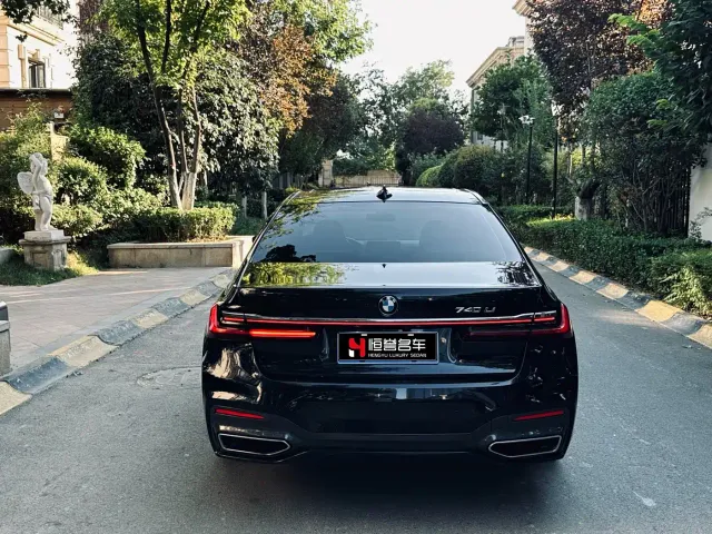 BMW 7 Series — Фото автомобиля 17
