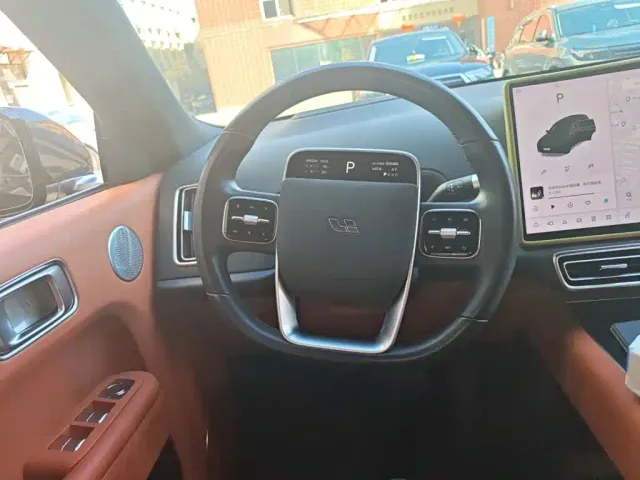 Li Auto L8 — Фото автомобиля 6