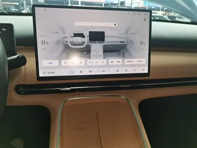 Geely Galaxy Starship 7 EM-i — Фото автомобиля 12