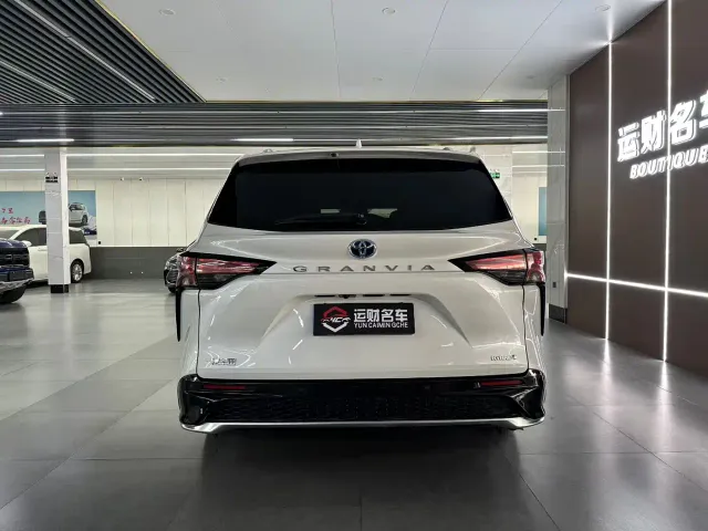 Toyota Granvia — Фото автомобиля 8