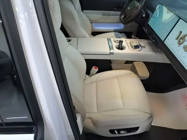 Li Auto MEGA — Фото автомобиля 24
