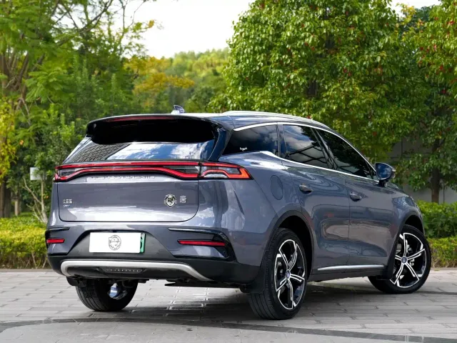 BYD Tang — Фото автомобиля 15