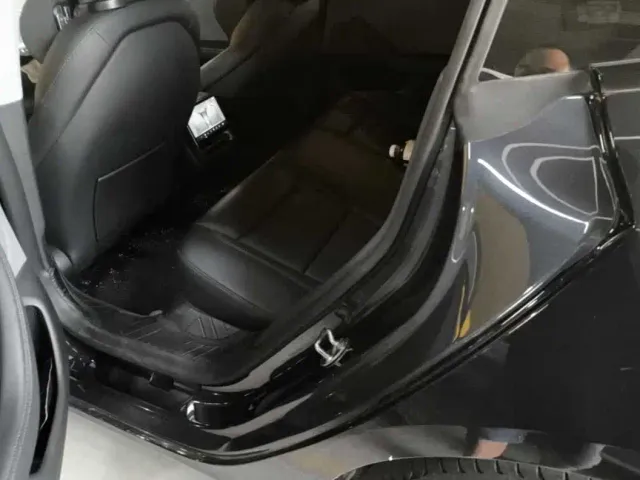 Tesla Model 3 — Фото автомобиля 6