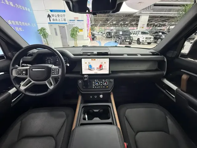 Land Rover Defender — Фото автомобиля 16