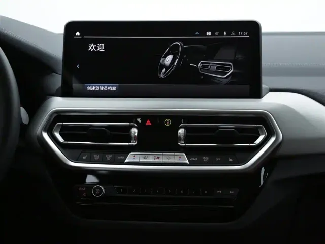 BMW iX3 — Фото автомобиля 13