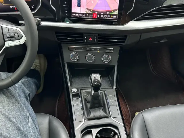 Volkswagen Passat — Фото автомобиля 14