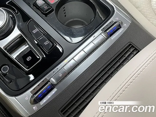 Kia Carnival Generation 4 — Фото автомобиля 16