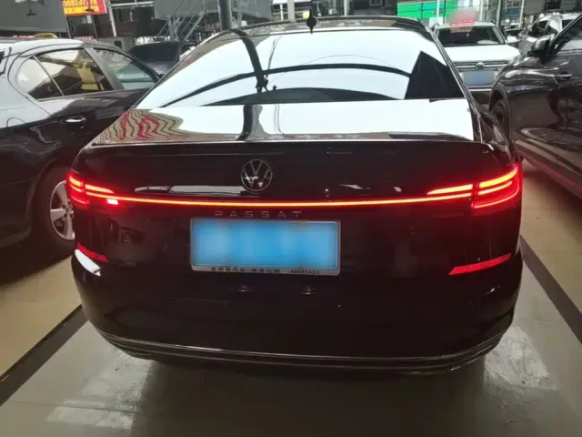 Volkswagen Passat — Фото автомобиля 5