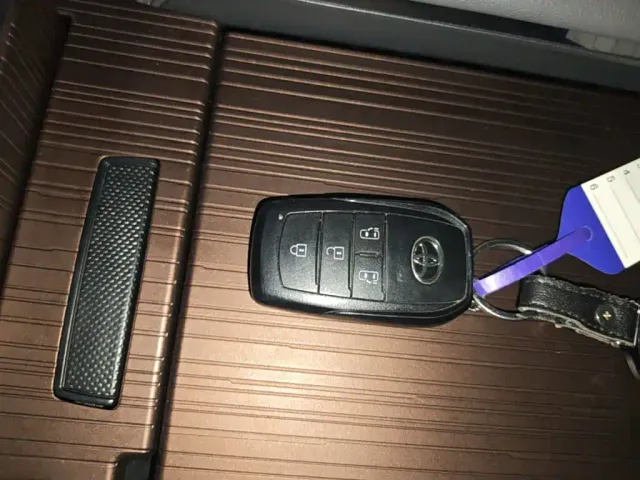 Toyota Granvia — Фото автомобиля 8