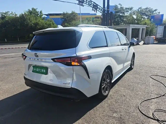 Toyota Sienna — Фото автомобиля 6