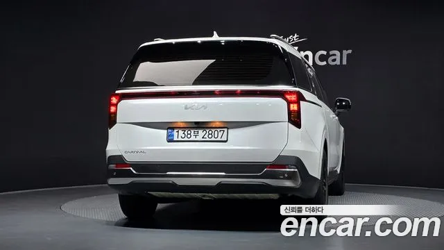 Kia Carnival Generation 4 — Фото автомобиля 4