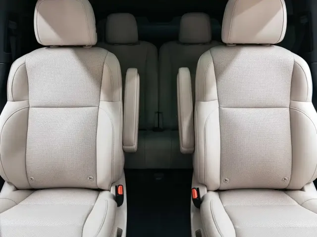 Li Auto L8 — Фото автомобиля 23