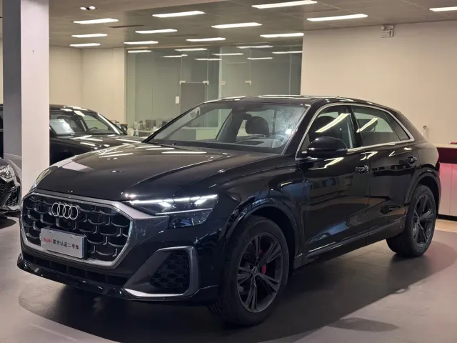 Фотография автомобиля — Audi Q8