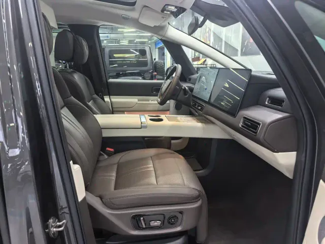 Li Auto MEGA — Фото автомобиля 12