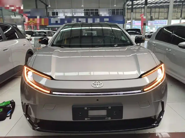 Toyota bZ5 — Фото автомобиля 2