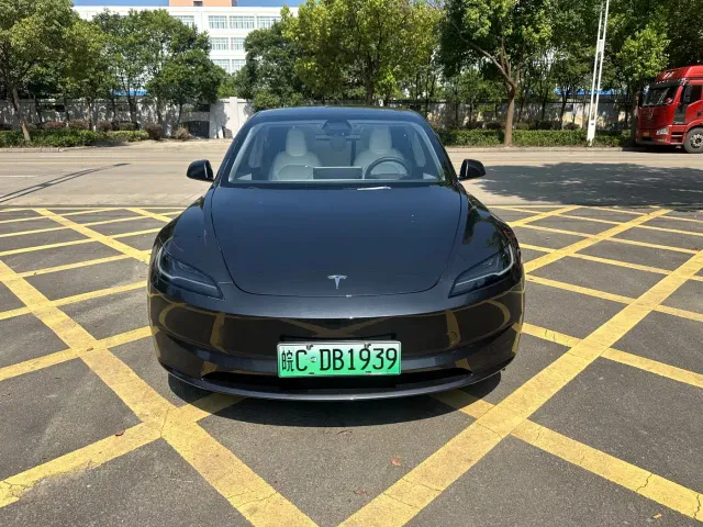 Tesla Model 3 — Фото автомобиля 2