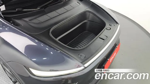 Tesla Model Y — Фото автомобиля 6