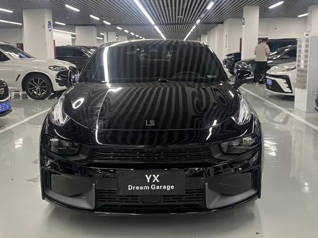 Lynk & Co 03 — Фото автомобиля 2