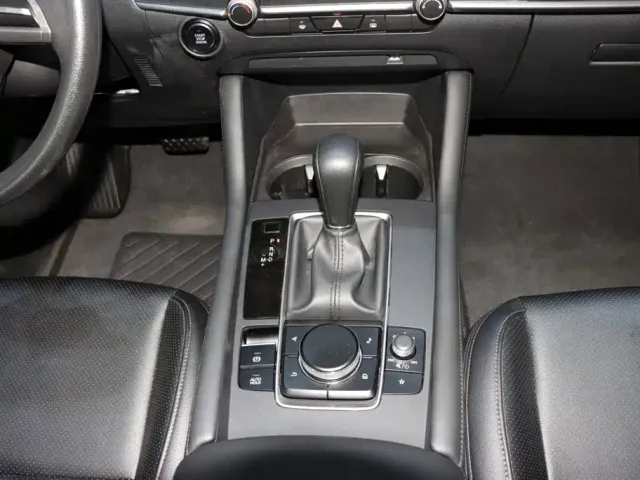 Mazda Axela — Фото автомобиля 15