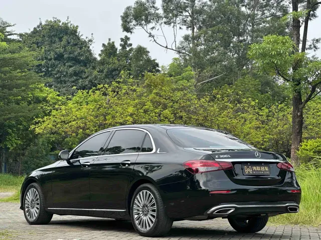 Mercedes-Benz E-Class — Фото автомобиля 4