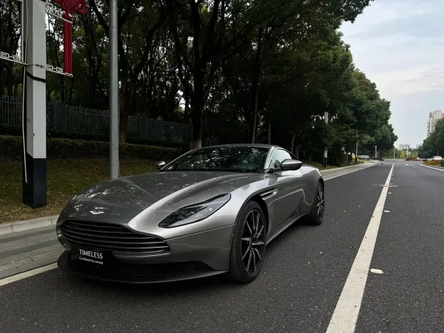 Фотография автомобиля — Aston Martin DB11