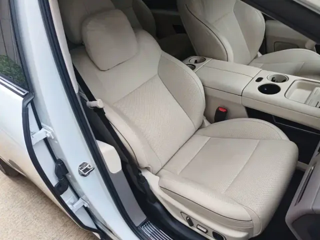 Li Auto i8 — Фото автомобиля 24