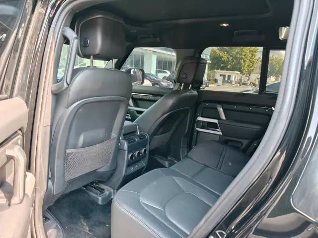 Land Rover Defender — Фото автомобиля 4