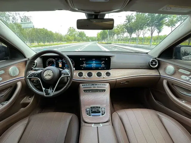 Mercedes-Benz E-Class — Фото автомобиля 5