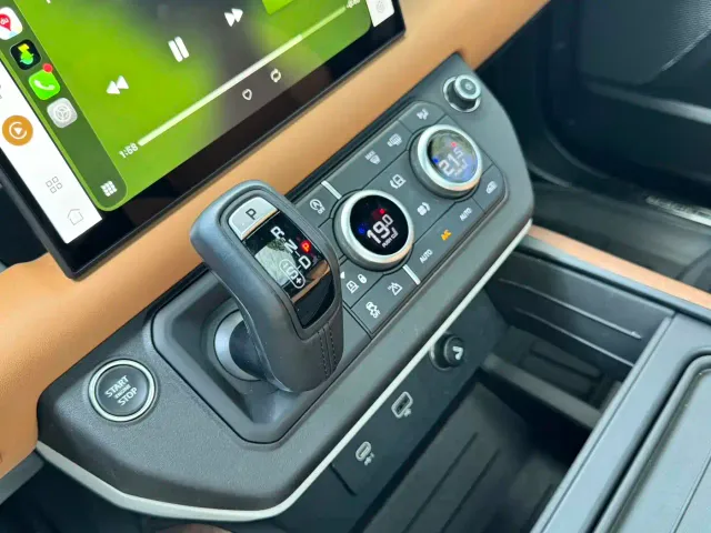 Land Rover Defender — Фото автомобиля 10
