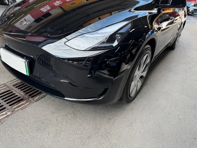 Tesla Model Y — Фото автомобиля 30