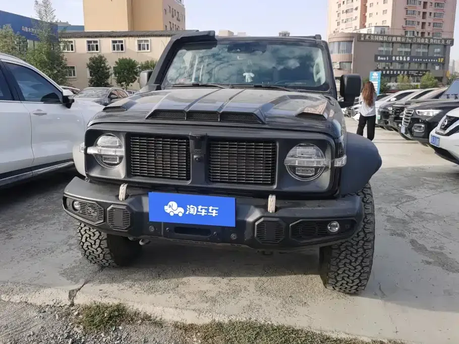 Tank Tank 300 2023 2.0T Iron Cavalry 02 — Фото автомобиля 2