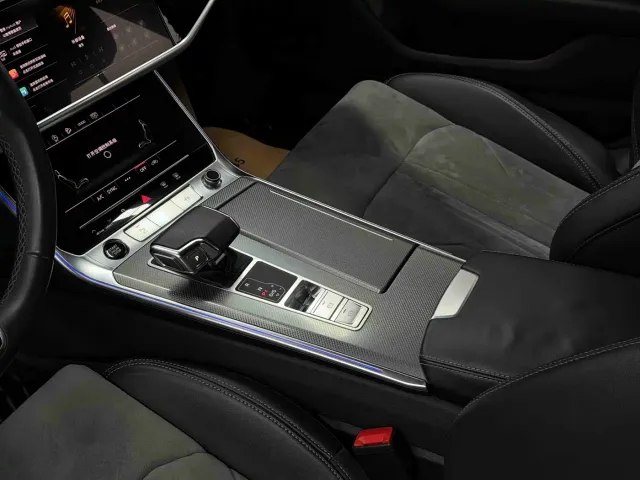 Audi A6L — Фото автомобиля 12