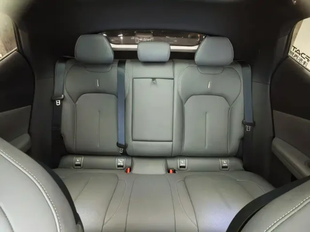 Lynk & Co Z20 — Фото автомобиля 15