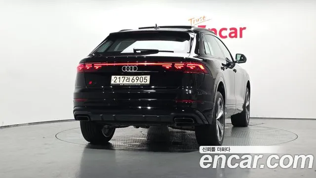 Audi Q8 55 TFSI quattro Premium — Фото автомобиля 4