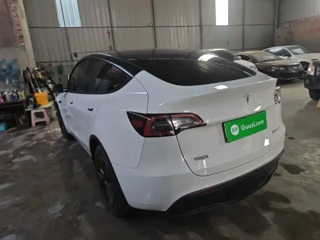 Tesla Model Y — Фото автомобиля 22