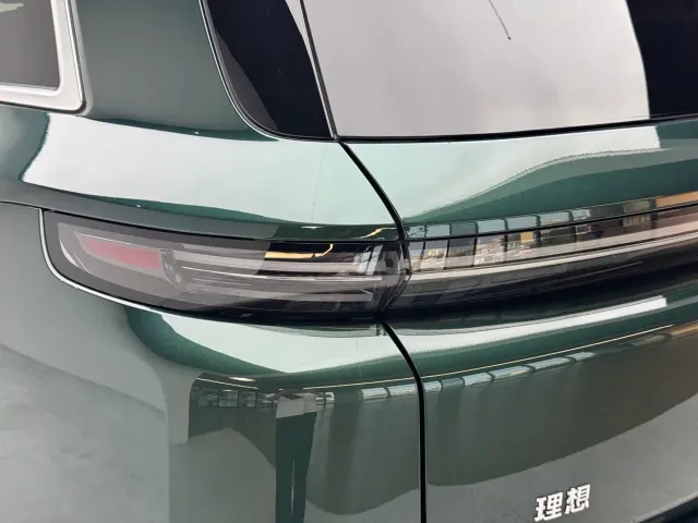 Li Auto L8 — Фото автомобиля 12