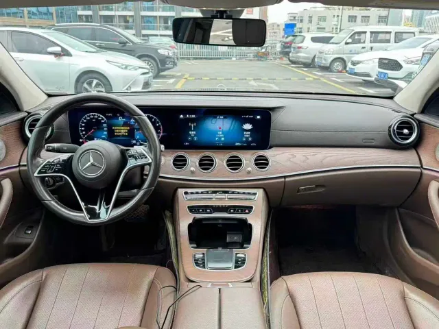 Mercedes-Benz E-Class — Фото автомобиля 5