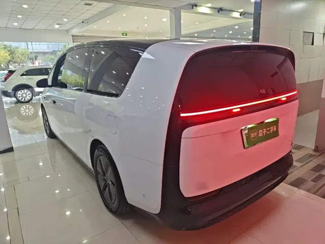 Li Auto MEGA — Фото автомобиля 4